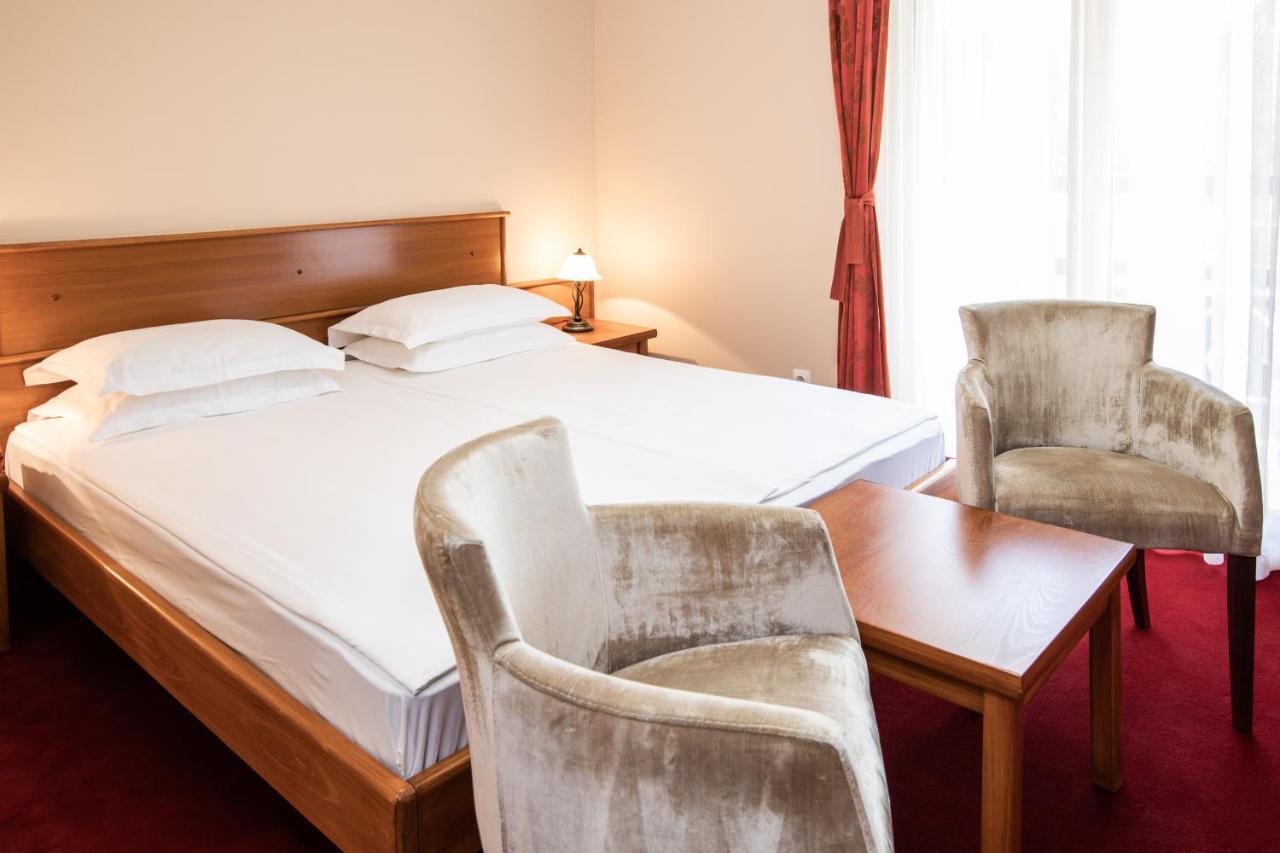 Hotel Vila Lago Palic Ngoại thất bức ảnh