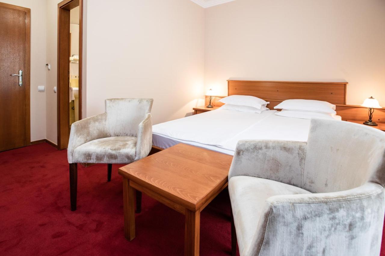 Hotel Vila Lago Palic Ngoại thất bức ảnh